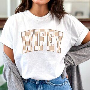 NEW Trendy Comfort Colors Soft Cotton Color Block Wifey Graphic Tee Shirt Bride
